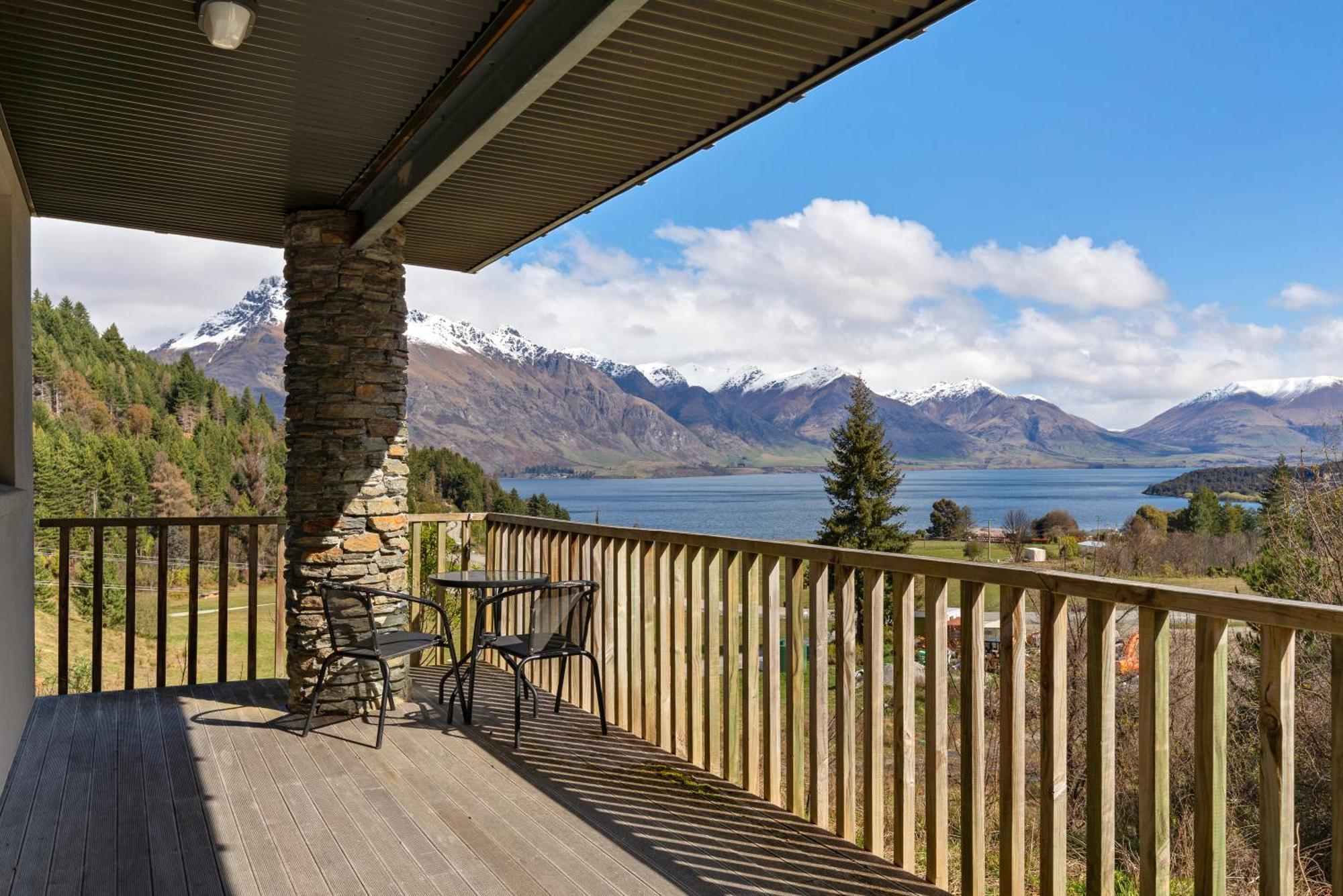 Closeburn Lakeview House Homestay